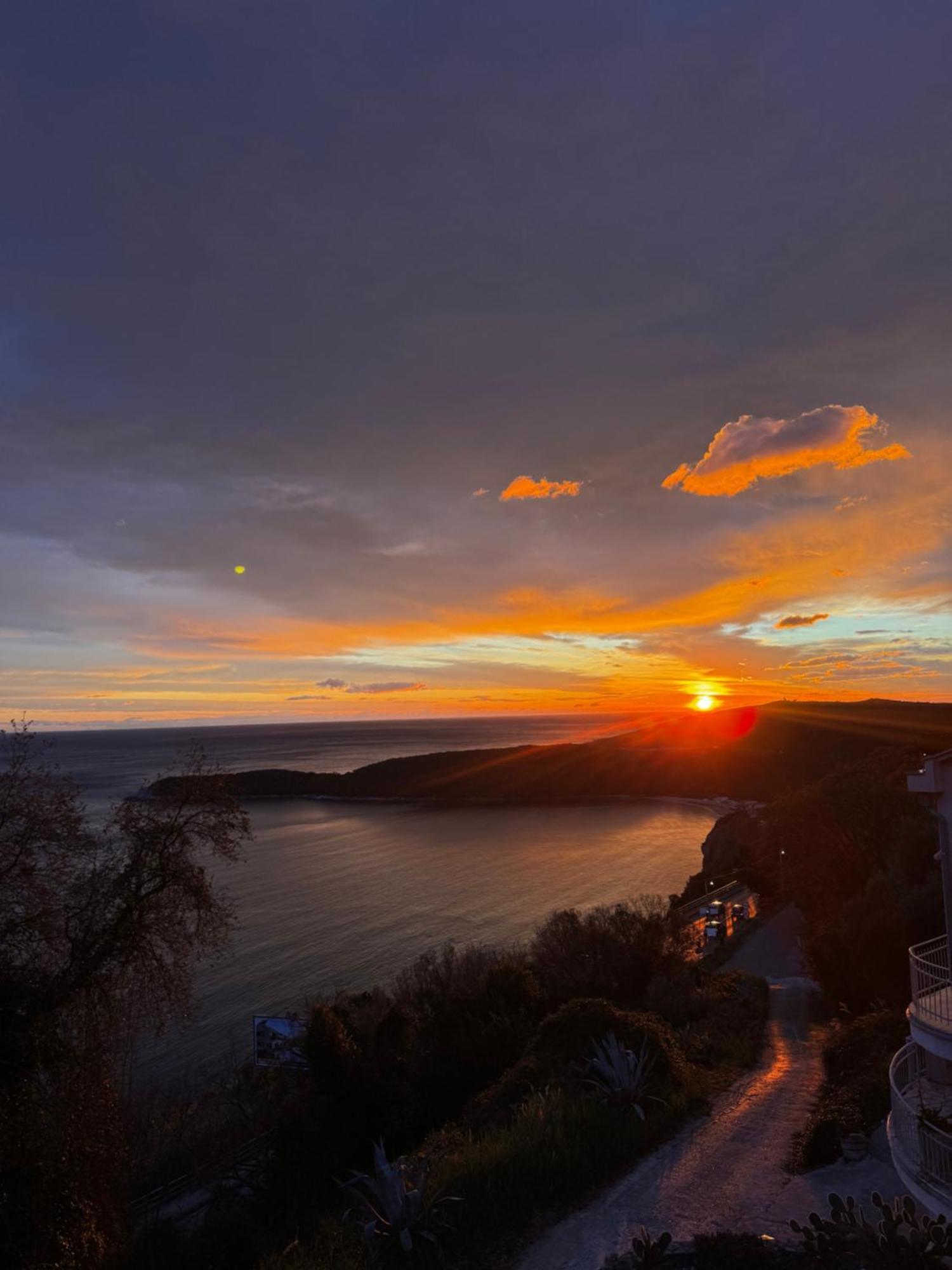Budva Felix Suites エクステリア 写真